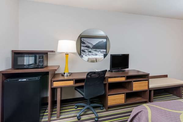  - Super 8 Hotel Airport Kalispell