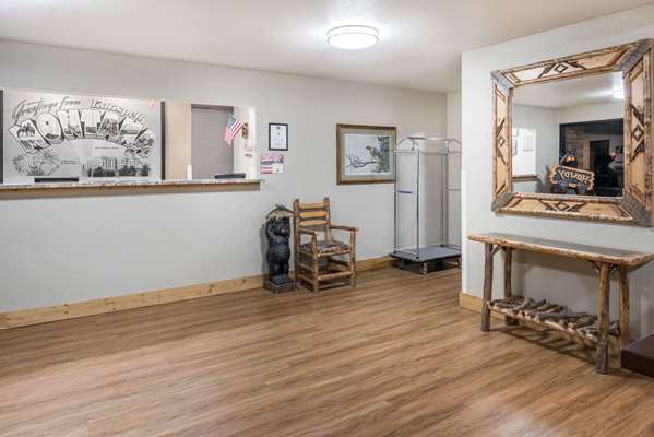  - Super 8 Hotel Airport Kalispell