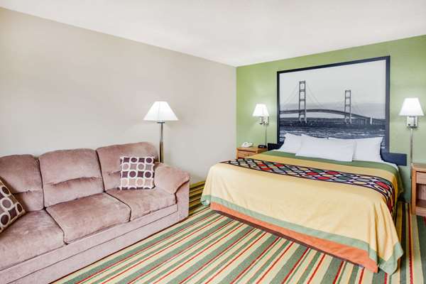 Suite - Super 8 Hotel Grayling - I-75, Exit 251