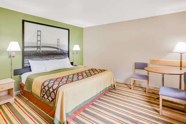 Suite - Super 8 Hotel Grayling - I-75, Exit 251