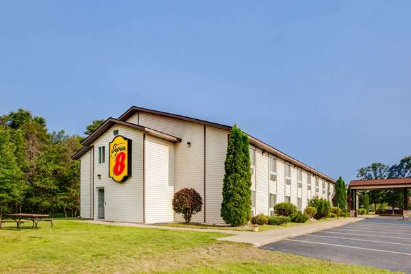 Exterior view - Super 8 Hotel Grayling - I-75, Exit 251