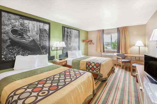  - Super 8 Hotel Grayling - I-75, Exit 251