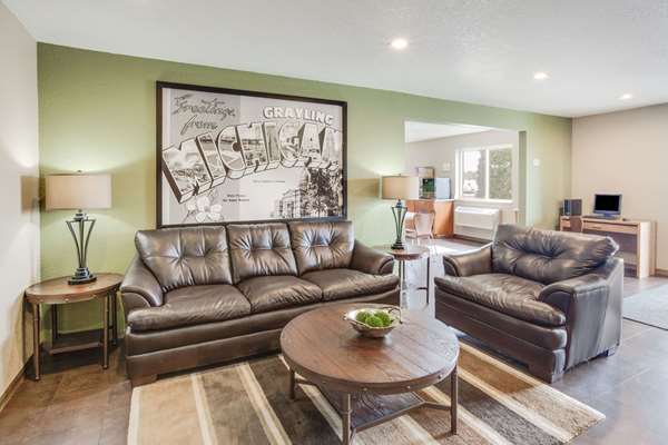  - Super 8 Hotel Grayling - I-75, Exit 251