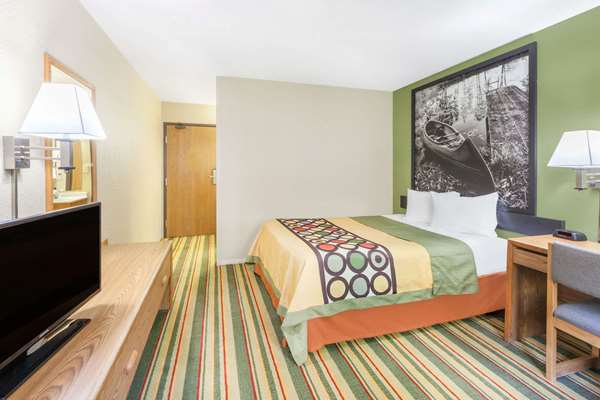  - Super 8 Hotel Grayling - I-75, Exit 251