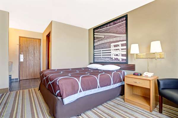  - Super 8 Hotel Airport Louisville - I-65, Exit 130