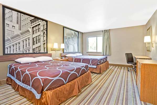  - Super 8 Hotel Airport Louisville - I-65, Exit 130