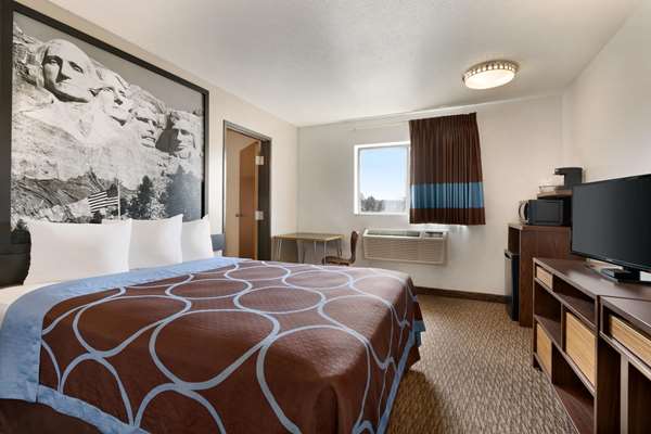 Suite - Super 8 Hotel Crazy Horse Area Custer