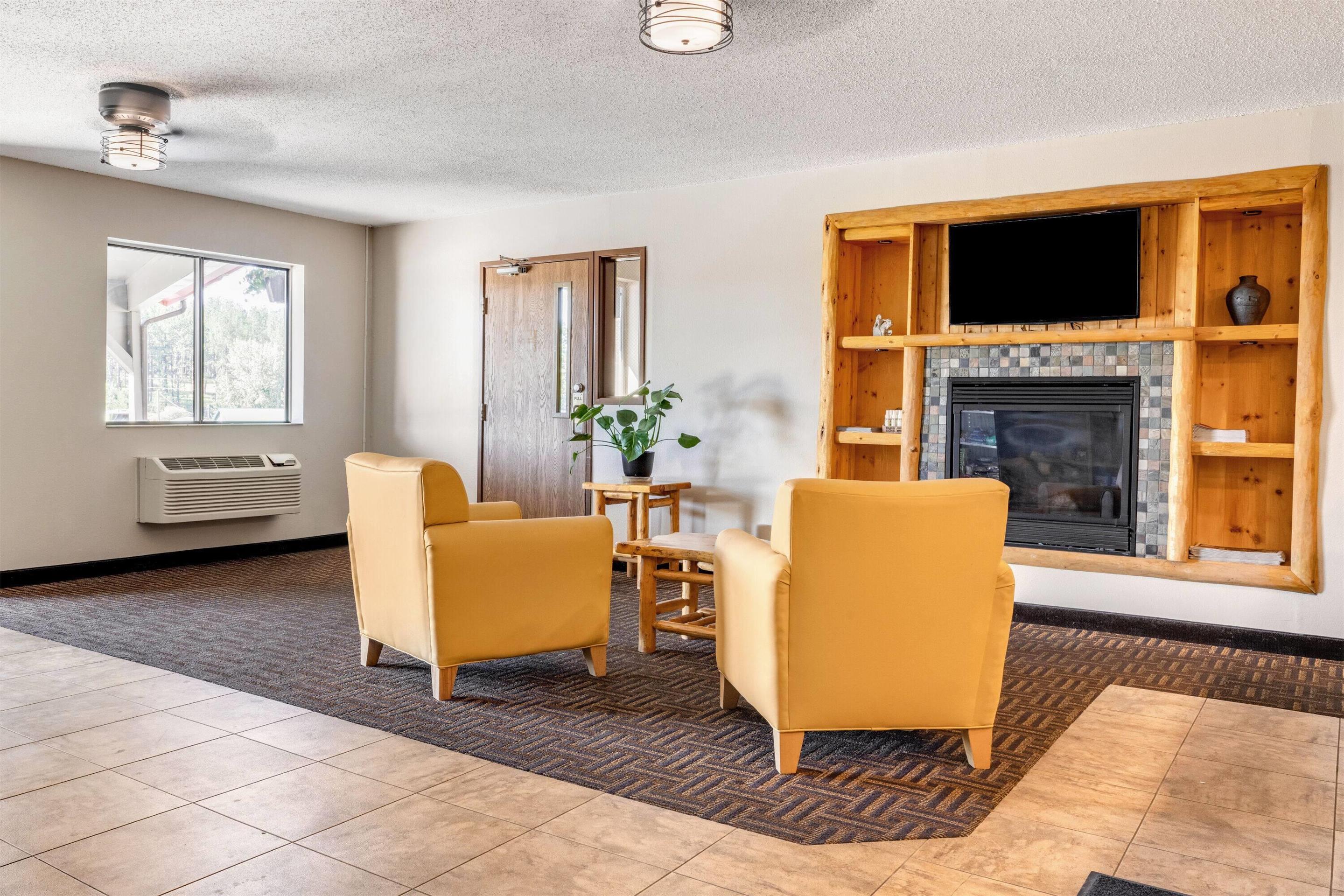 Lobby | Super 8 by Wyndham Custer/Crazy Horse Area