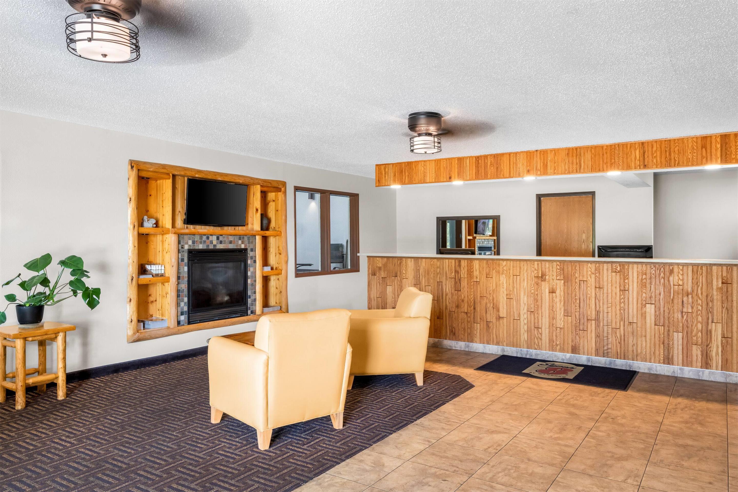 Lobby | Super 8 by Wyndham Custer/Crazy Horse Area