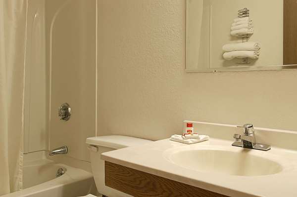  - Super 8 Hotel Airport Manchester