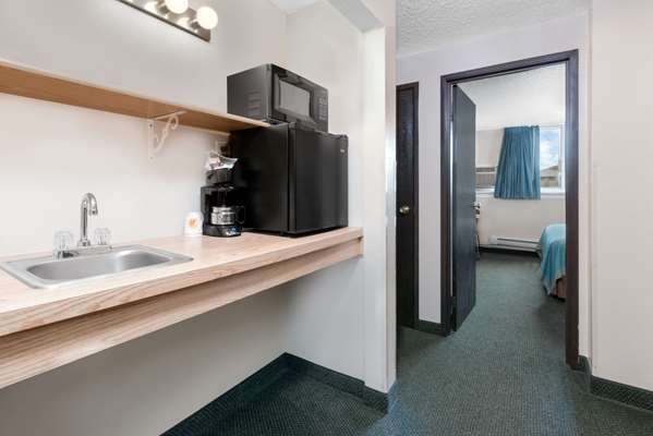 Suite - Super 8 Hotel Huron