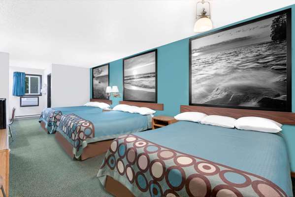 Suite - Super 8 Hotel Huron