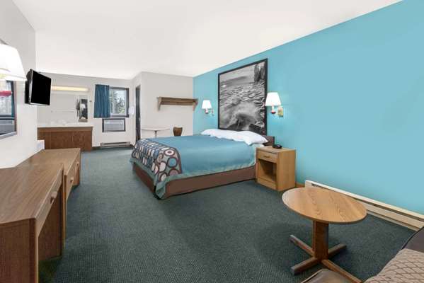 Suite - Super 8 Hotel Huron