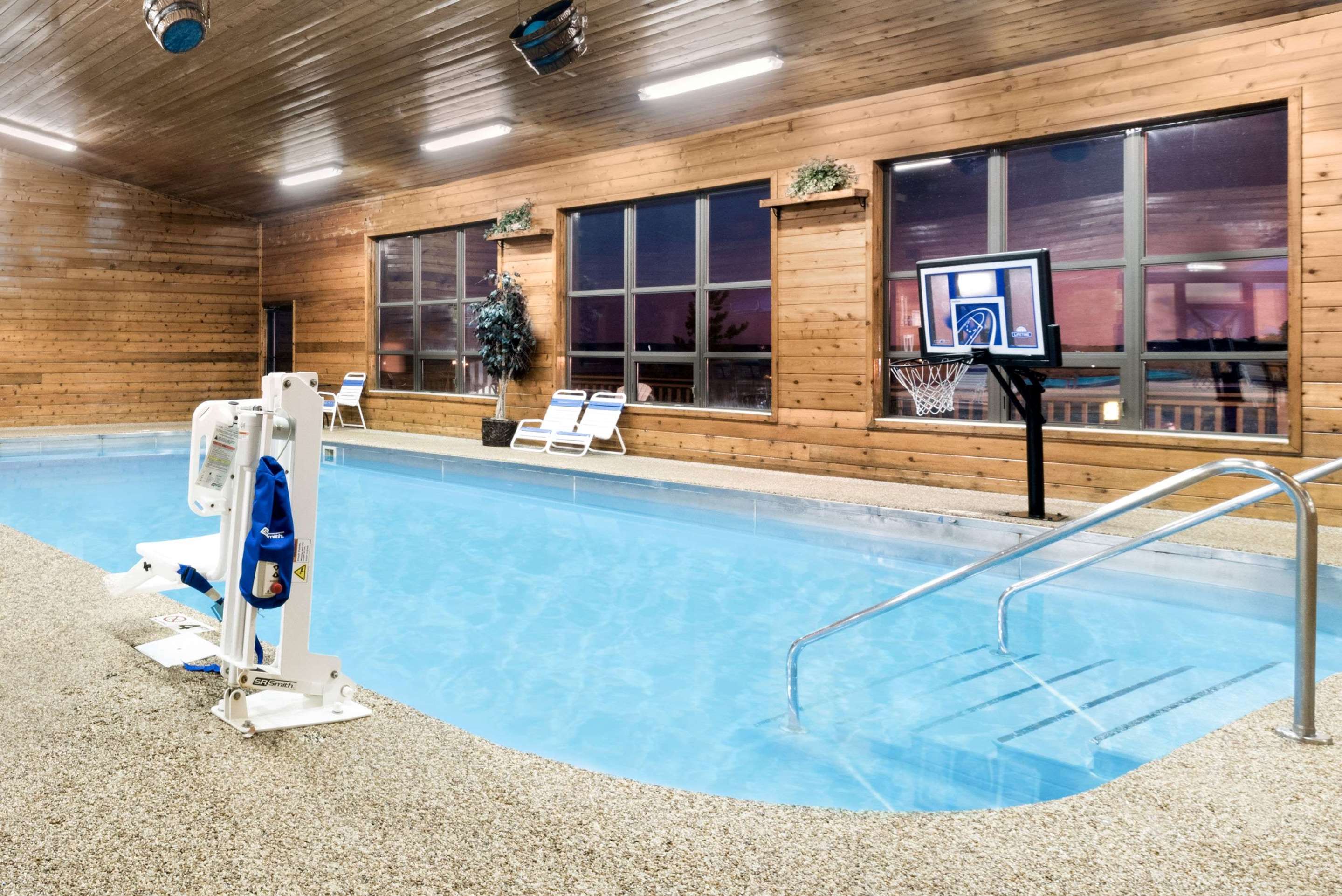 Pool | Super 8 by Wyndham Chamberlain SD
