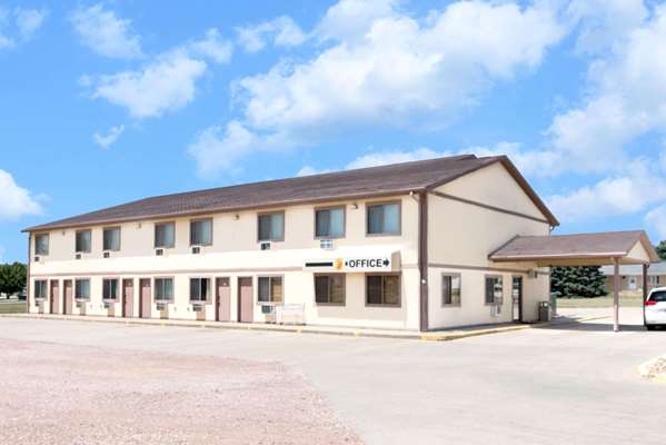 Exterior view - Super 8 Hotel Winner