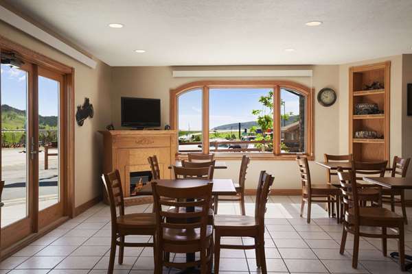 Bar - Super 8 Hotel Sturgis - I-90, Exit 30