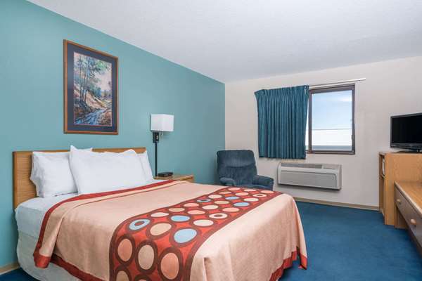  - Super 8 Hotel Baxter