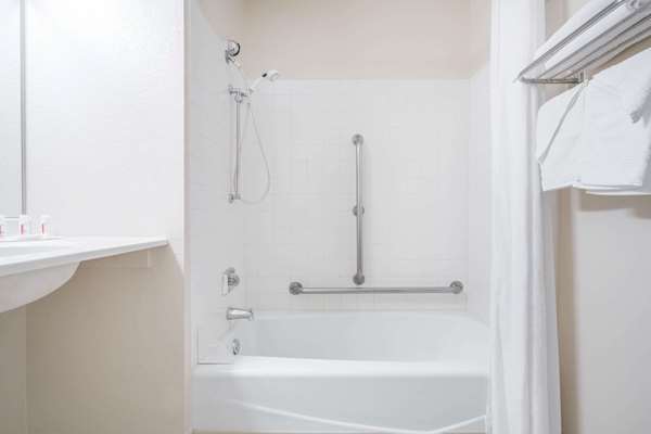  - Super 8 Hotel Baxter