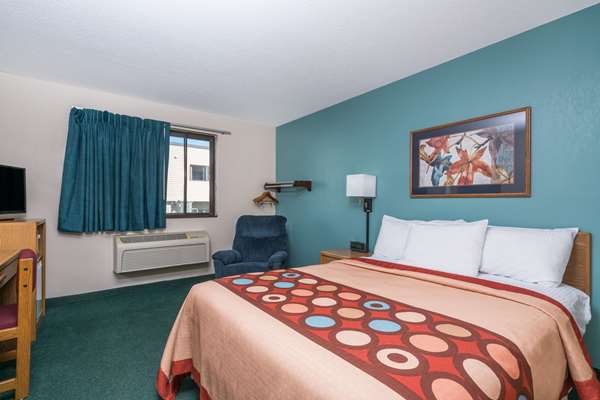  - Super 8 Hotel Baxter