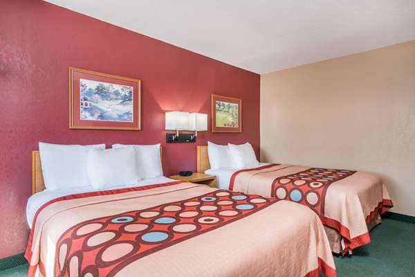  - Super 8 Hotel Baxter