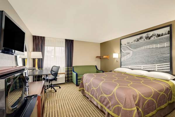  - Super 8 Hotel Lexington - I-75, Exit 110