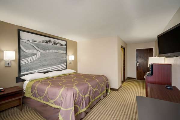  - Super 8 Hotel Lexington - I-75, Exit 110