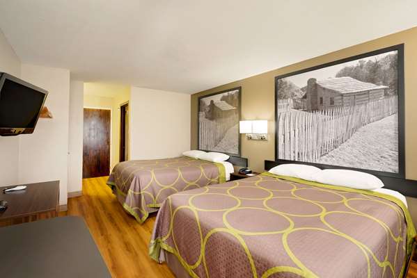  - Super 8 Hotel Lexington - I-75, Exit 110