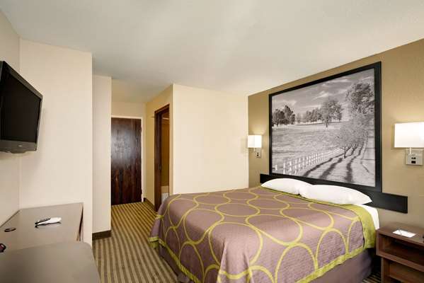  - Super 8 Hotel Lexington - I-75, Exit 110