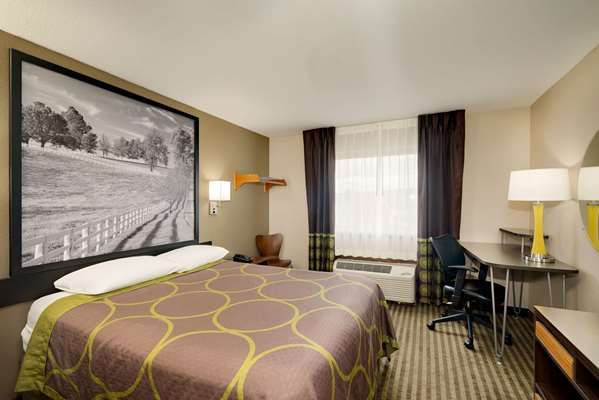  - Super 8 Hotel Lexington - I-75, Exit 110