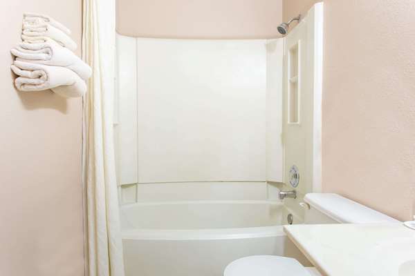  - Super 8 Hotel Austin