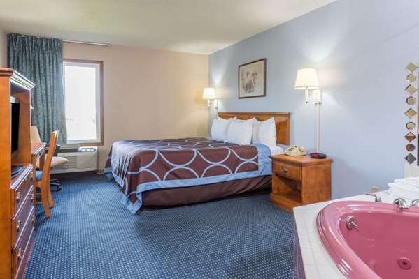 Suite - Super 8 Hotel O'Fallon - I-70, Exit 216
