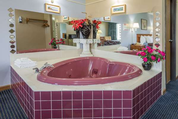 Suite - Super 8 Hotel O'Fallon - I-70, Exit 216