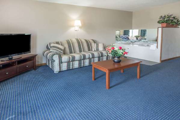 Suite - Super 8 Hotel O'Fallon - I-70, Exit 216