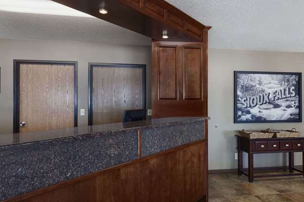  - Super 8 Hotel 41st Street Sioux Falls - I-29, Exit 77