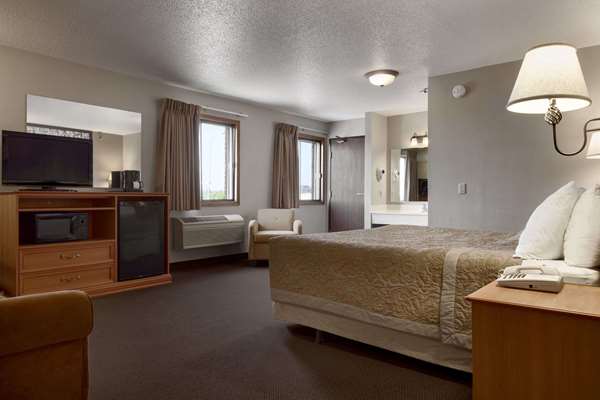 Suite - Super 8 Hotel 41st Street Sioux Falls - I-29, Exit 77