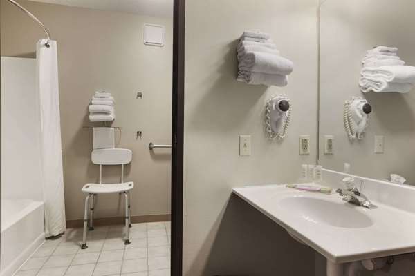  - Super 8 Hotel 41st Street Sioux Falls - I-29, Exit 77