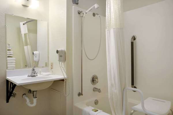  - Super 8 Hotel Alexandria