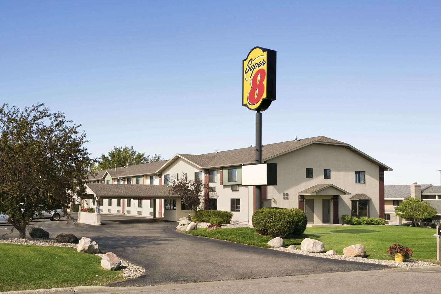 Super 8 Hotel Alexandria, MN See Discounts