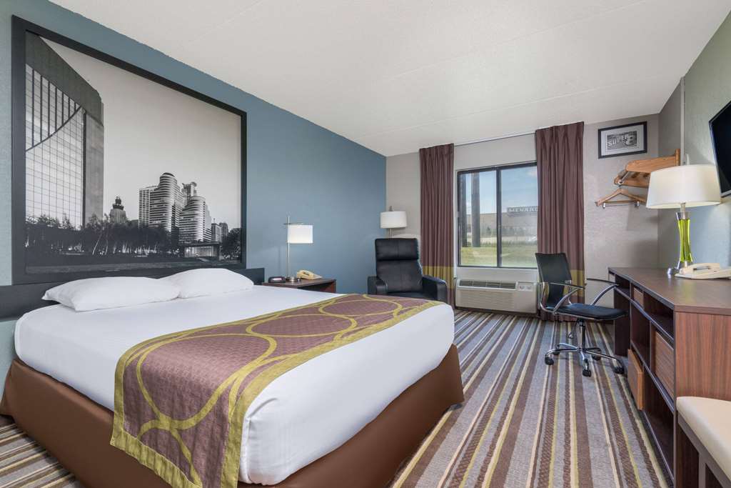 SUPER 8 BY WYNDHAM BLOOMINGTON/AIRP-guestroom-Guest Room,On-Site.jpg