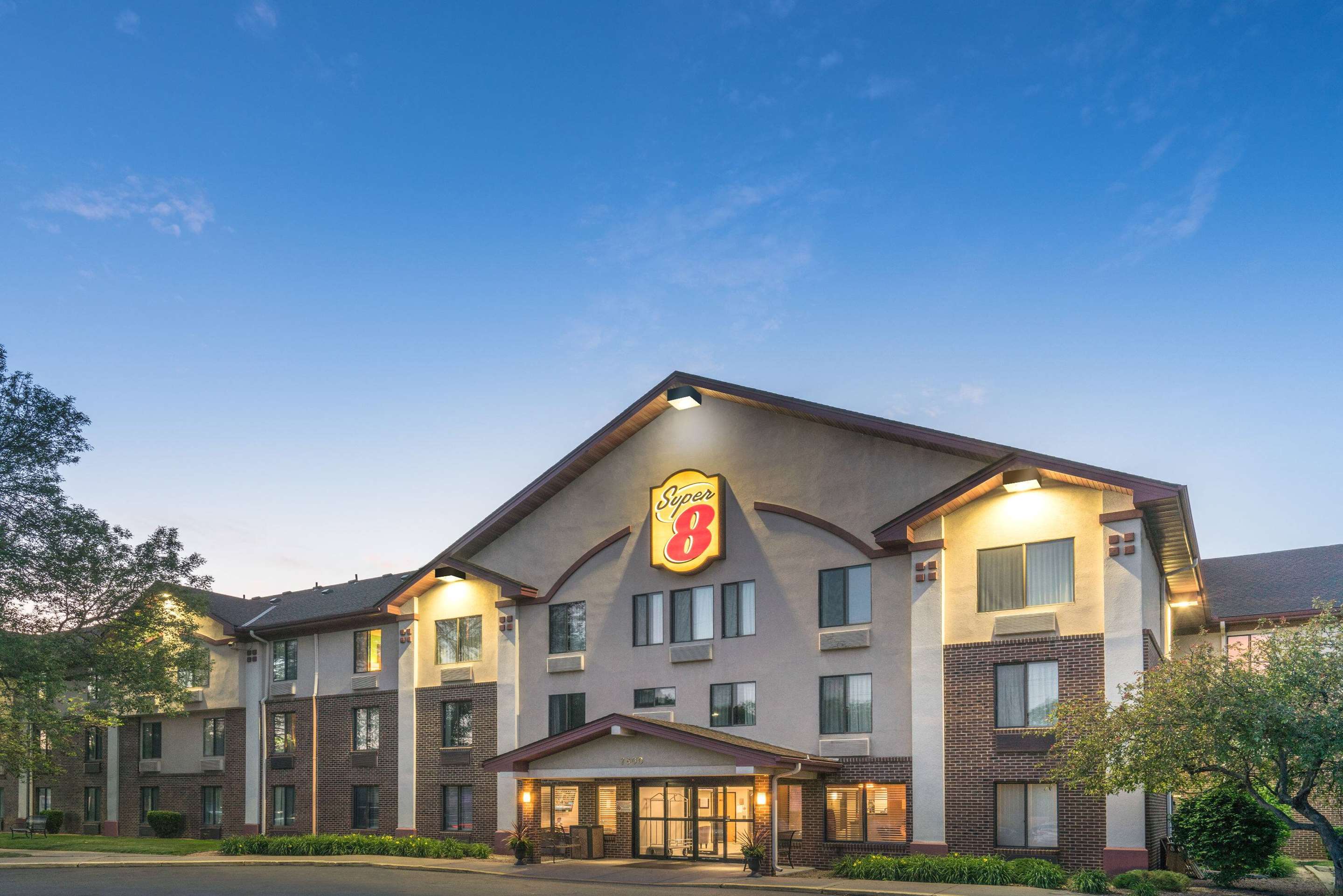 Exterior | Super 8 by Wyndham Bloomington/Airport