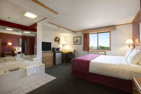 Suite - Super 8 Hotel Eveleth