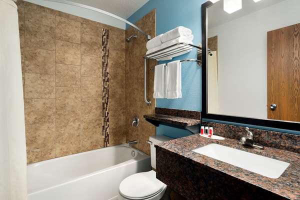  - Super 8 Hotel Eveleth