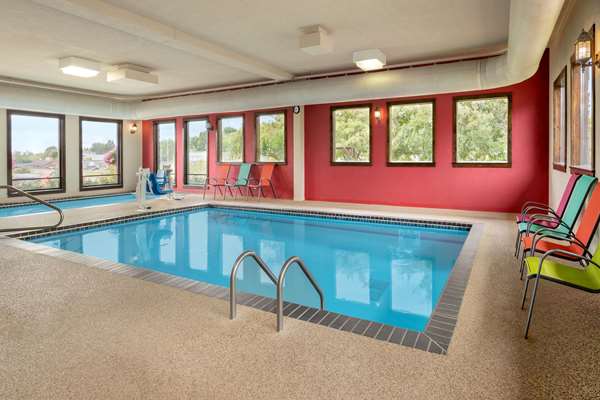 Pool - Super 8 Hotel Eveleth