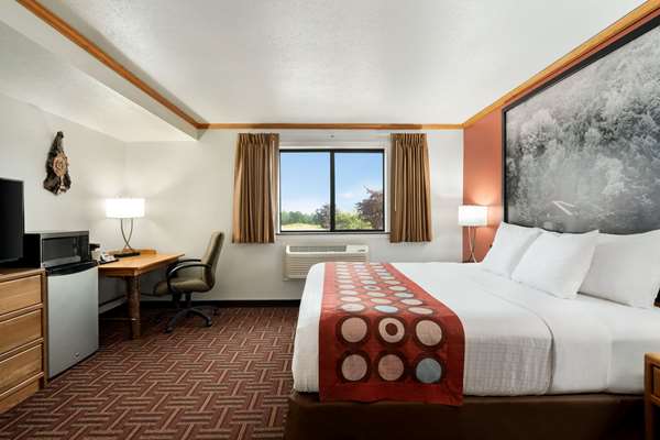  - Super 8 Hotel Eveleth