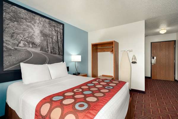  - Super 8 Hotel Eveleth