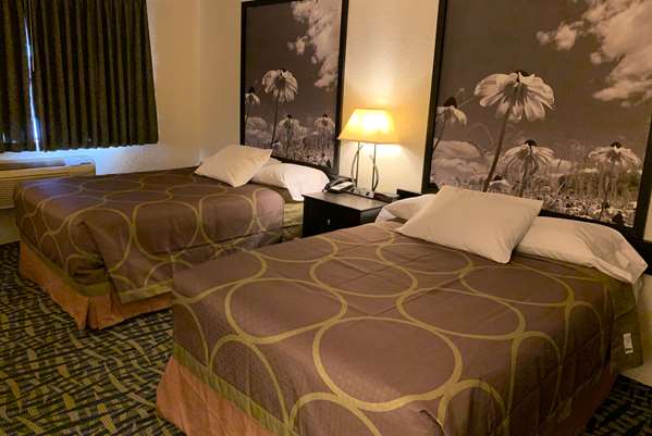  - Super 8 Motel Shakopee