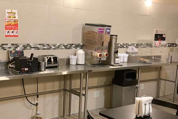  - Super 8 Motel Shakopee