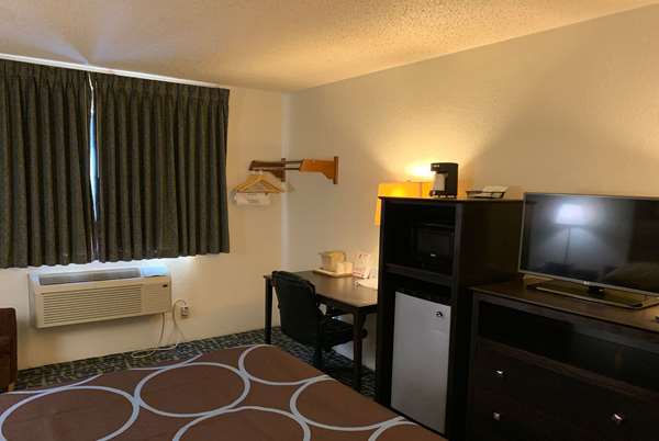  - Super 8 Motel Shakopee