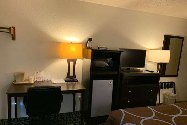 - Super 8 Motel Shakopee