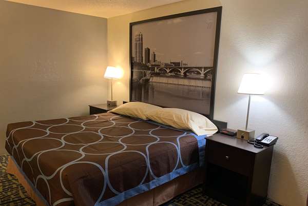  - Super 8 Motel Shakopee